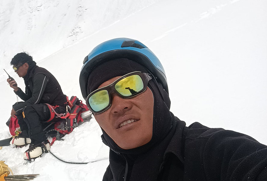 Annapurna Circuit Trek Guide-Bishan Rai
