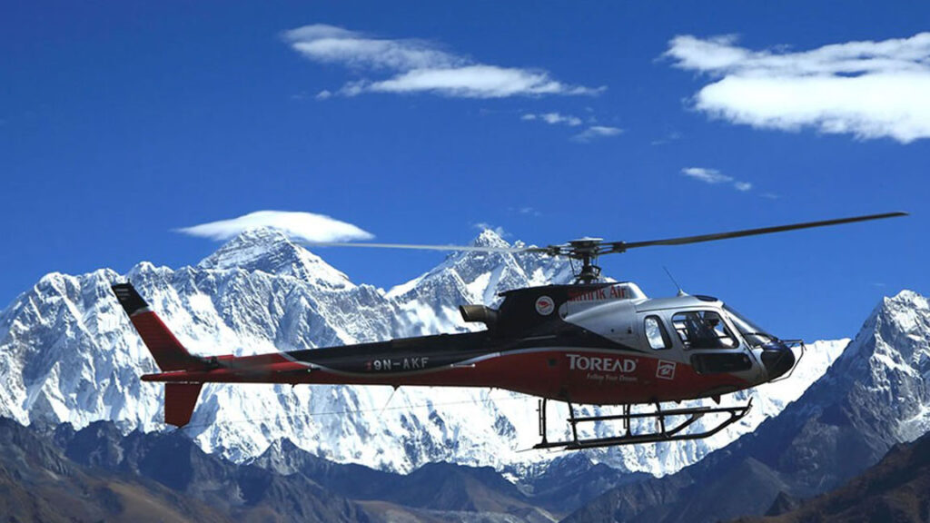 Mit dem Helikopter zum Everest-Basislager fliegen